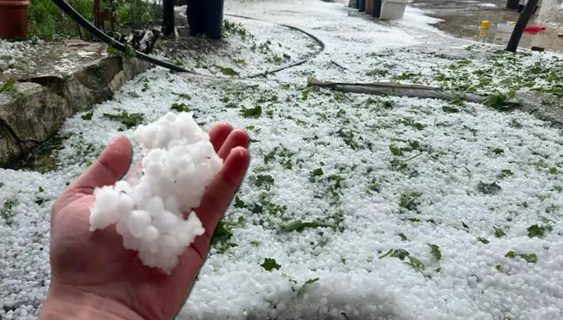 Haziran'da Dolu Yağışı: Kent Beyaz Kıyafetini Giydi!