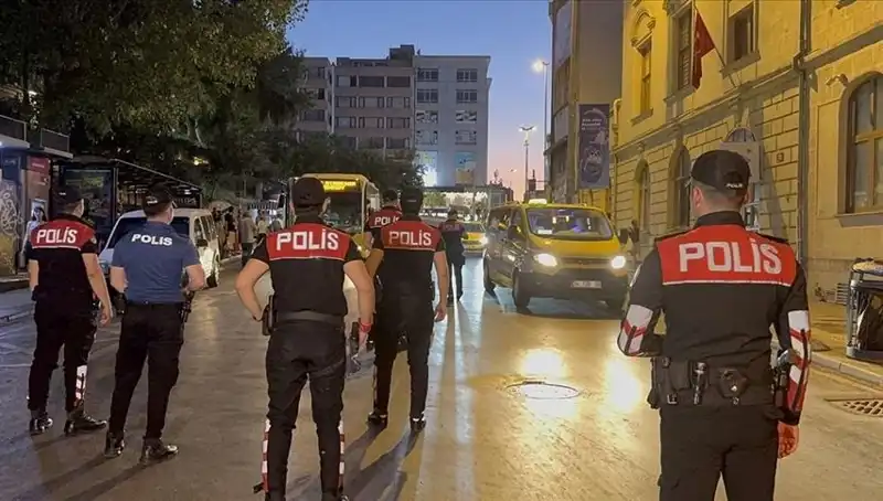 İstanbul'da Dev Operasyon: 4 Saatte Yüzlerce Gözaltı Yapıldı!