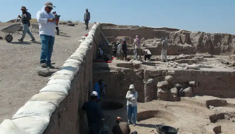 Oylum Höyük’te Sıcak Havaya Rağmen Kazı Çalışmaları Devam Ediyor