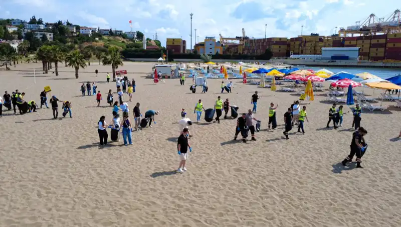 Plajlarda Yapılan Çevre Temizliği ile Denizlerin Geleceği Korunuyor