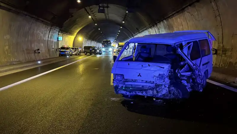 TEM Otoyolu'nda Zincirleme Kaza: Birden Fazla Yaralı ve Trafik Durma Noktasına Geldi
