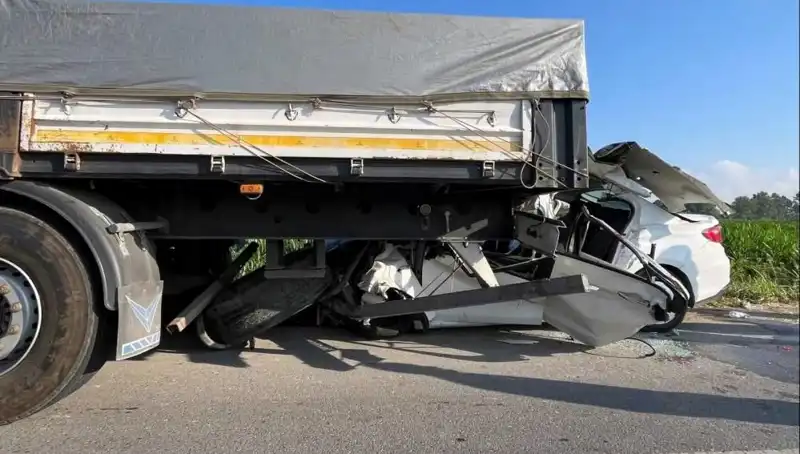 Sakarya'da Feci Kaza: Hızlı Araç Kazaya Sebep Oldu, 1 Kişi Hayatını Kaybetti
