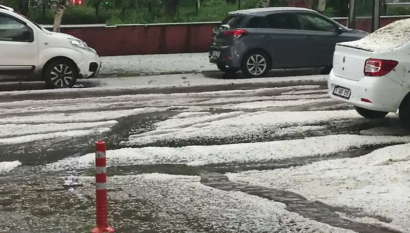 Ardahan'da Dolu Alarmı: Şehir Beyaza Büründü, Yaşanan Zorluklar ve Güzellikler