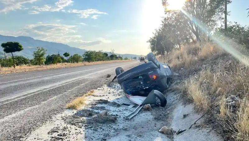 Adıyaman'da Seyir Halindeki Otomobil Takla Attı: Kazada Yaralananlar Var