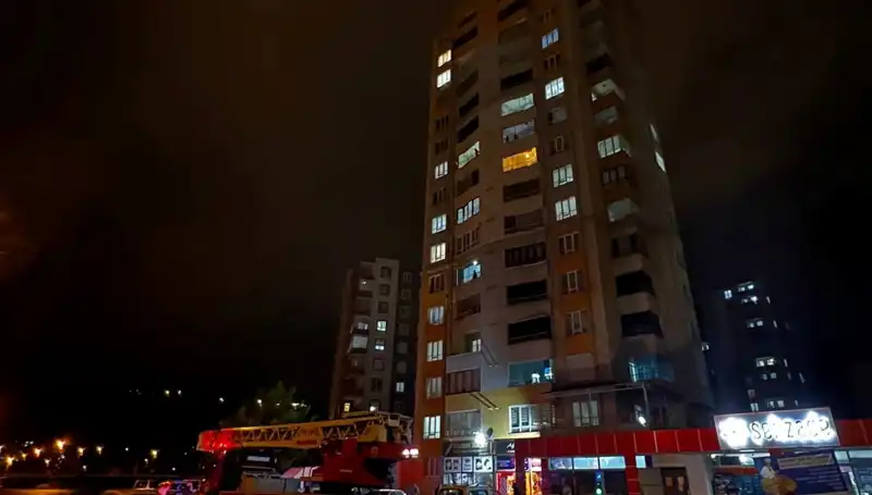 Yıldırım Düşmesi: Apartmanın Çatısında Şok Edici Anlar