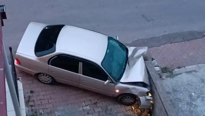 Kontrolü Kaybeden Araç Duvara Çarptı: Olayın Ayrıntıları Şaşırtıyor