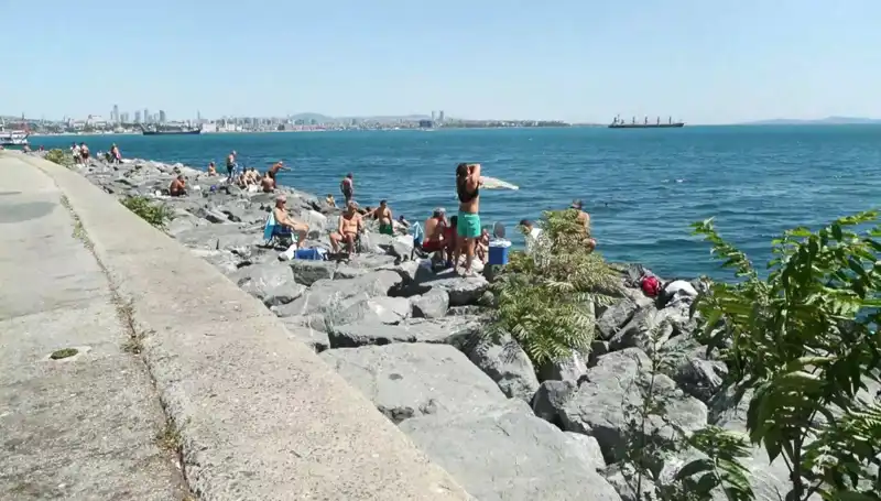 İstanbul’un Güzel Havalarında Sahil Keyfi: İstanbullular Yeniden Dışarıda