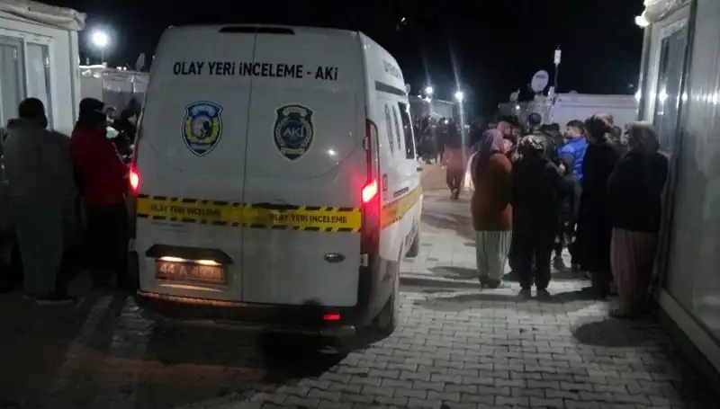 İki Grubun Silahlı Kavgası: Sokaklar Canlı Bir Savaş Arenasına Döndü