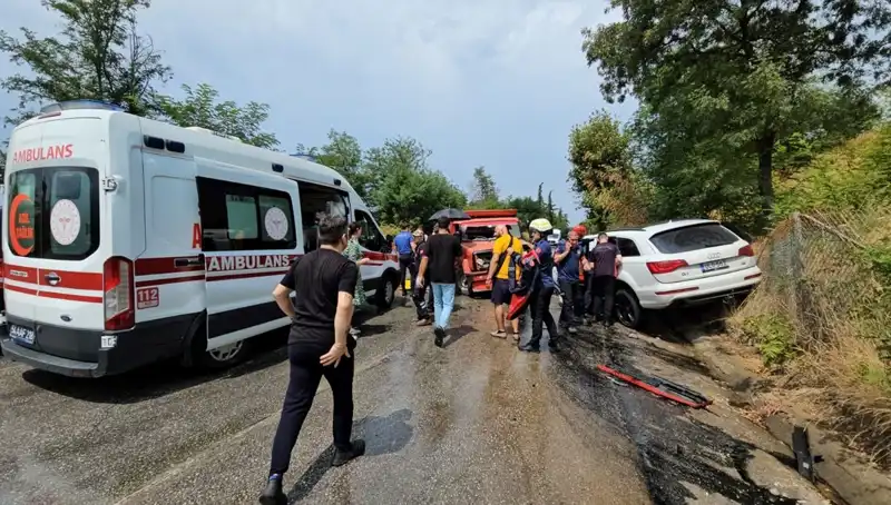 Sakarya'da Kamyonet ile Cip Çarpıştı: 5 Kişi Yaralandı!
