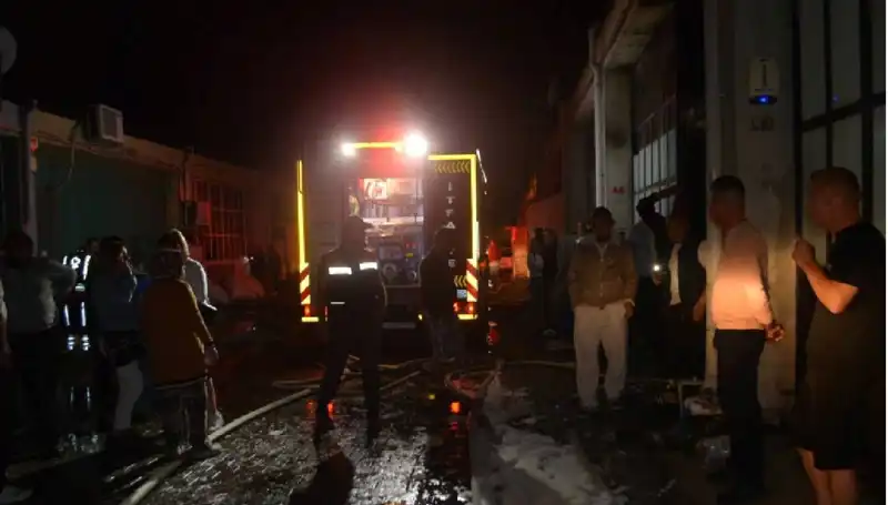 Gözlük Fabrikasındaki Yangın: Kahraman İtfaiyecilerin Başarılı Müdahalesi