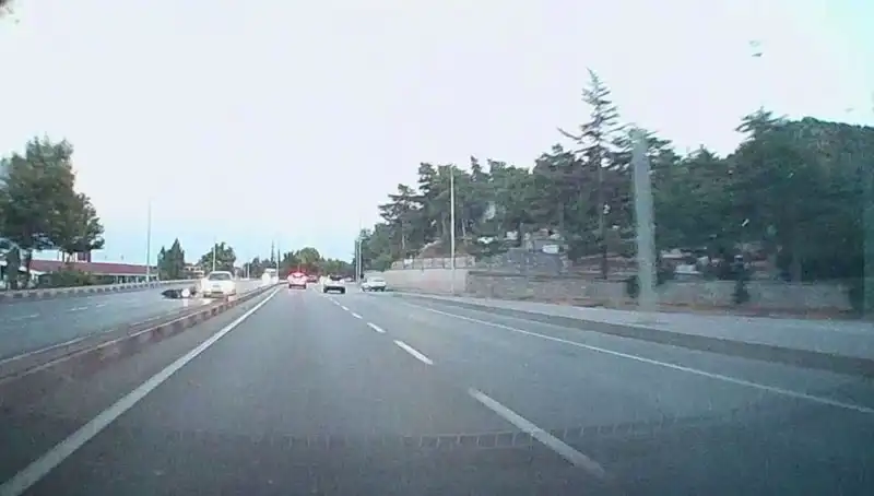 Motosiklet ve Otomobil Çarıldı: Kavşakta Tek Taraflı Kaza