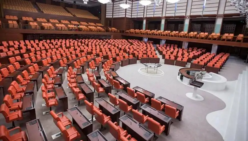 Siyasi Partilerin Bayramlaşma Programları: Geleneksel Kutlamalar ve Yenilikçi Yaklaşımlar