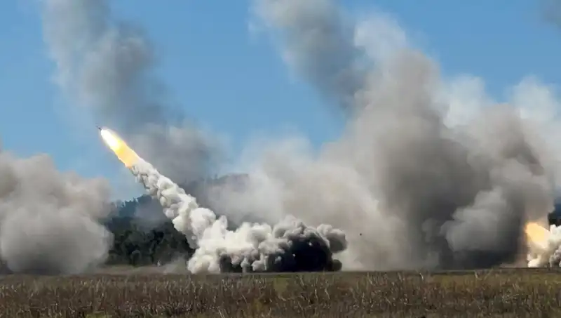 Avustralya'nın Askeri Geleneğinde Bir Dönüm Noktası: HIMARS Atışı!
