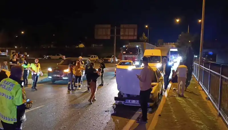 Otoyolda Beklenmedik Geri Dönüş: İkisi Çocuk Dört Yaralı