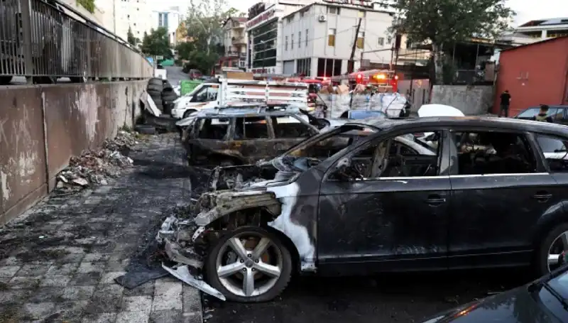 Sanayide Tamir Bekleyen Araçlar Alev Alev Yandı: Sebebi Nedir?