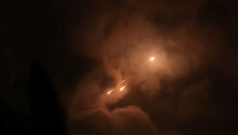 İran'ın Gece Saldırıları: Füzelerin Ateşlenme Zamanlarının Gizemi