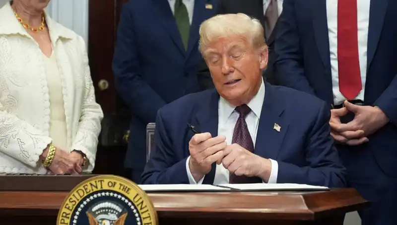 Trump, Beyaz Saray'ı Yenilemek İçin 200 Milyon Dolar Ayırıyor