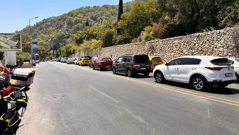 Fethiye-Ölüdeniz Yolunda Tatilciler Yoğunluğu: 3 Kilometrelik Kuyruk Oluştu