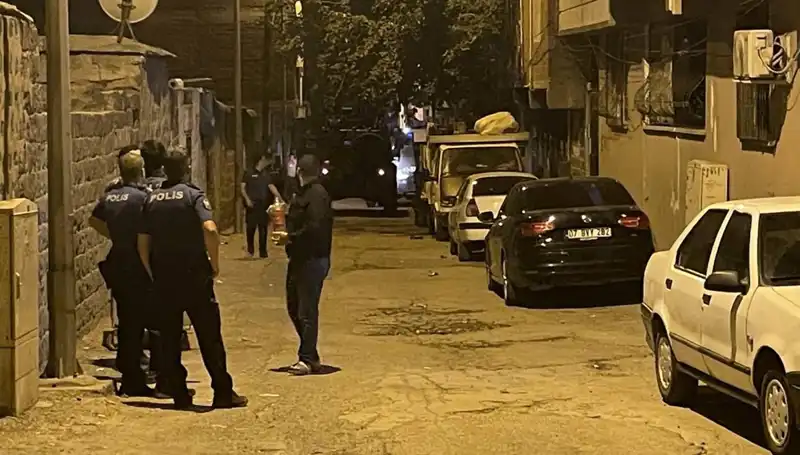 İstanbul'da Polise Ateş Açan Şüpheli Bacaklarından Vurularak Yakalandı