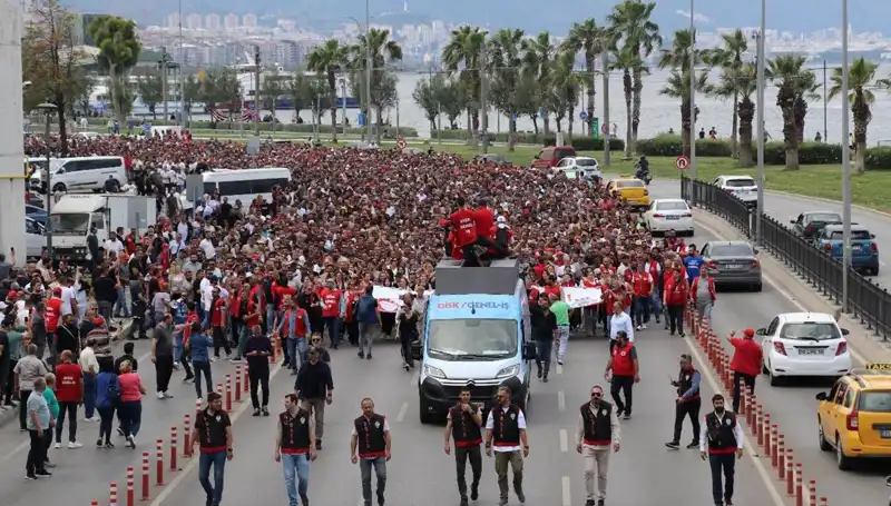 İzmir'de Grevde Dördüncü Gün: Sendikal Mücadele Giderek Büyüyor